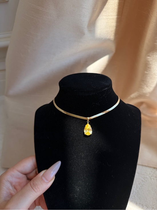 Jewelry - yellow diamond necklace